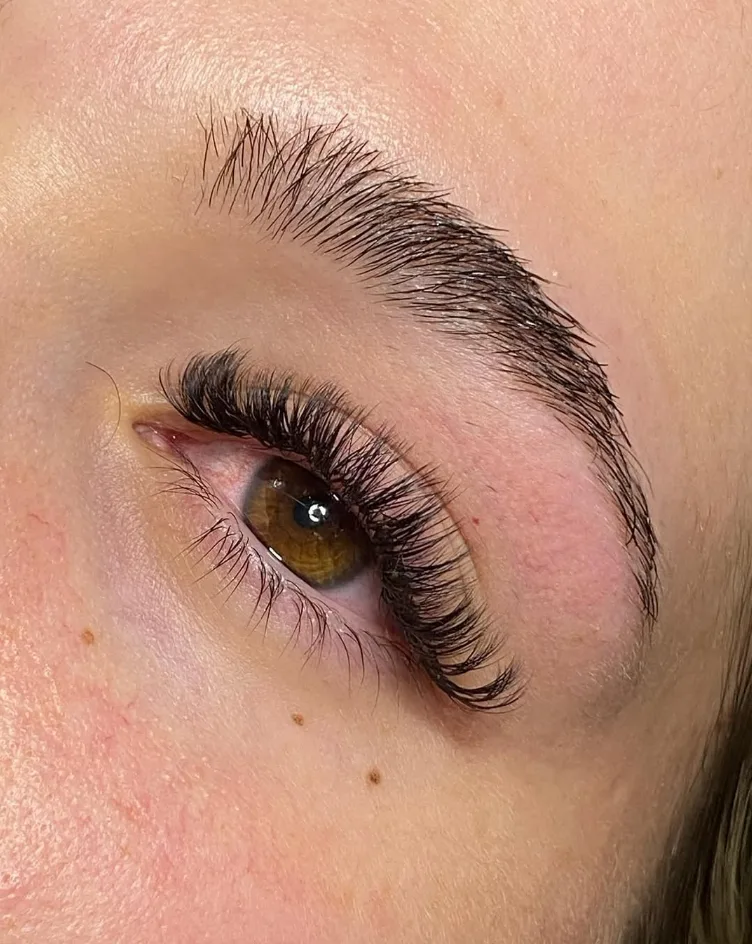 Lashes and brows treatment by Glamouré Institute in Trollhättan