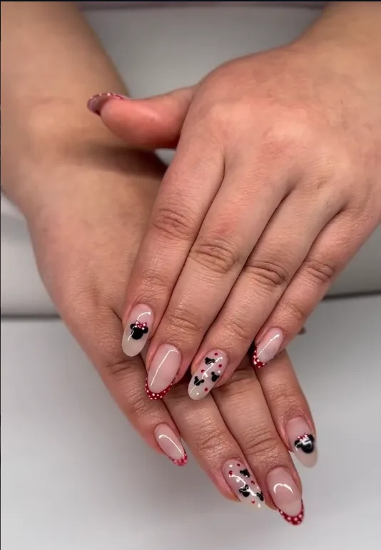 Nail art by Glamouré Institute in Trollhättan
